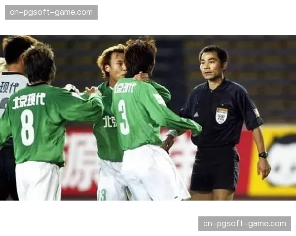 马特·多诺休VAR执法特点 坎沃特点球判罚中的劝说艺术